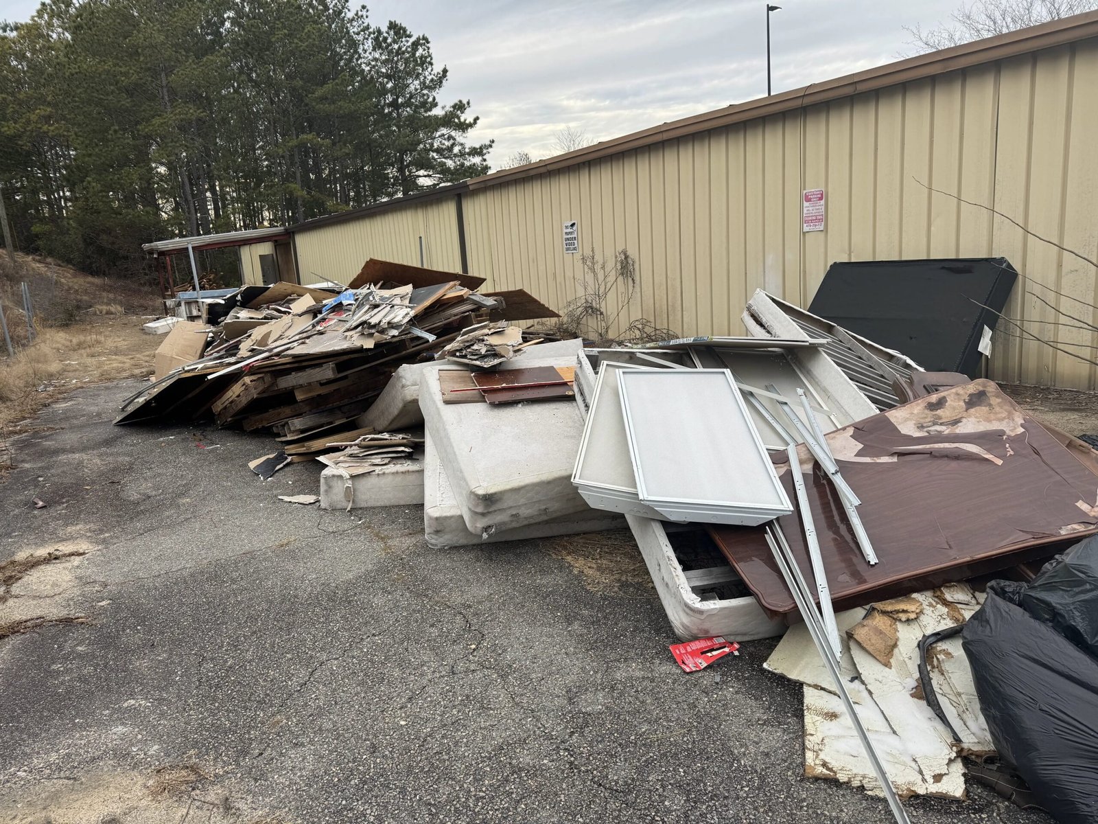 Roll-Off Dumpster vs. Junk Removal: Which Is Cheaper?